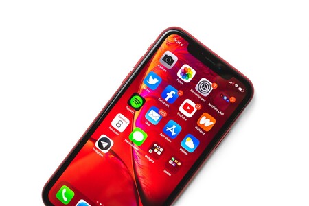 La beta 2 de iOS 15.1 soluciona el molesto 'bug' que impedía desbloquear el iPhone 13 con el Apple Watch