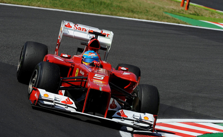 Fernando Alonso sale sexto tras una sesión alterada por una bandera amarilla