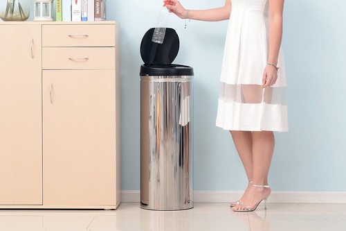 Cubos de basura con sensor de movimiento en Amazon: apertura automática, sin necesidad de tocar superficies, desde 42,99 euros