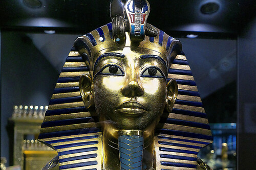 El descubrimiento de la tumba de Tutankhamun en esta serie no fue visto como arqueología, sino como algo peor