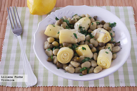 Ensalada de alcachofas y habitas. Receta saludable