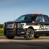 La Ford F-150 eléctrica se pone a perseguir a los malos con su 0-100 km/h en 4 segundos y un traje muy 'Need for Speed'