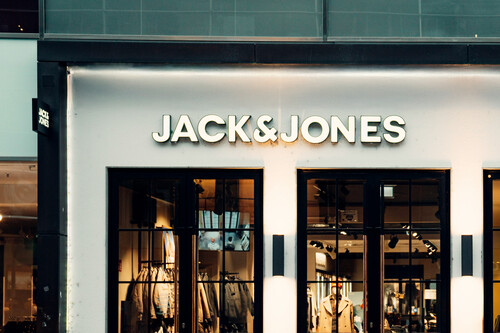 Camisas a 11 euros, pantalones a 13 euros y más: El Corte Inglés rebaja todas las prendas Jack & Jones en su outlet  