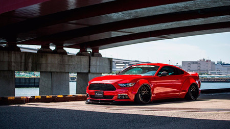 Liberty Walk tomó en sus manos un Ford Mustang 2018 y esto fue lo que sucedió