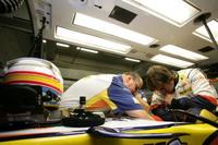 Desvelado el misterio de la nueva decoración de Fernando Alonso