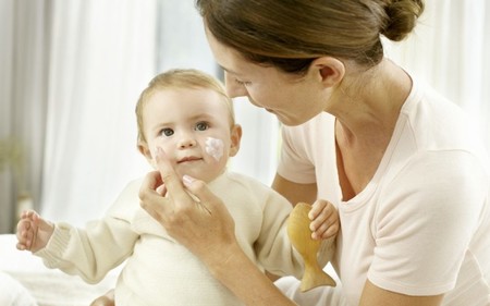 Cómo cuidar la piel atópica de bebés y niños y 21 cremas hidratantes para tratarla