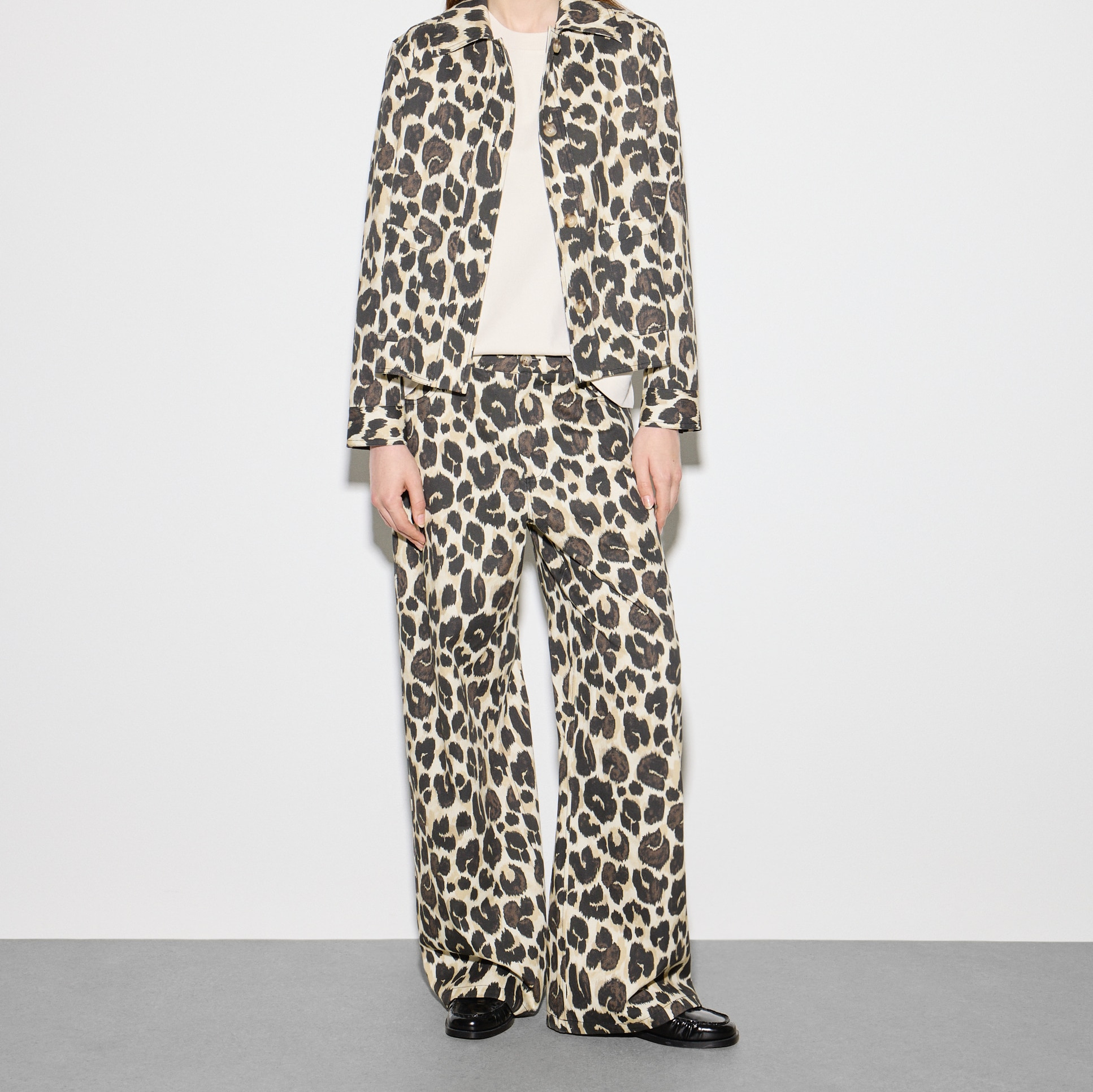 Woman El Corte Inglés - Pantalón vaquero de algodón estampado de mujer.