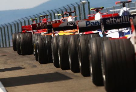 Mejorando el espectáculo de la Fórmula 1: las parrillas invertidas y las mangas