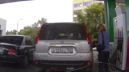 RuзуaPaзуФи™: Un momento, que lleno el depósito y vengo con el coche