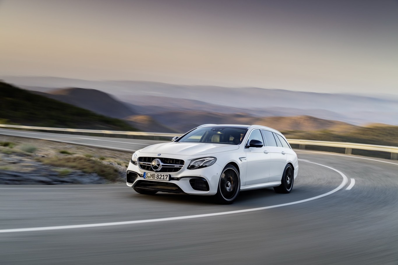 Mercedes-AMG E63 S Estate: La vagoneta más rápida del mundo es una bestia de 612 hp