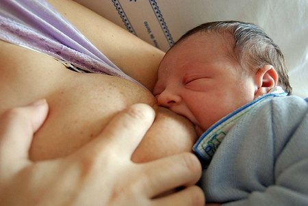 Por qué muchos niños no se cogen bien al pecho