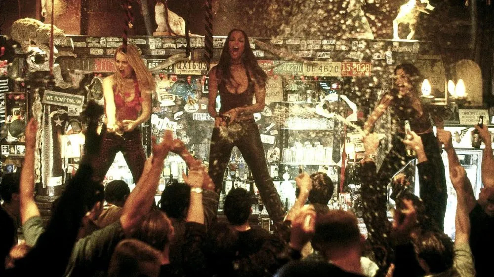 El Bar Coyote 2000 Tyra Banks