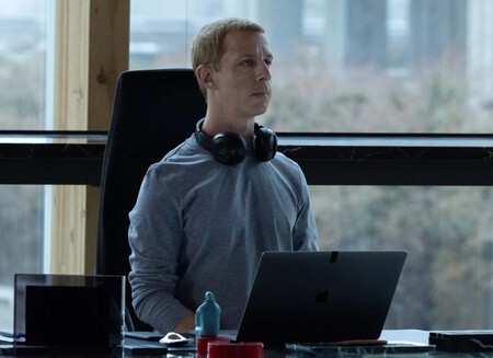 Jeremy Strong como Mark Zuckerberg en 'El precio de la red'