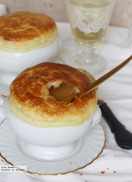 Crema de mejillones con cubierta de hojaldre. Receta