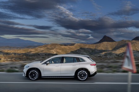 Mercedes EQS SUV Prueba Contacto 10