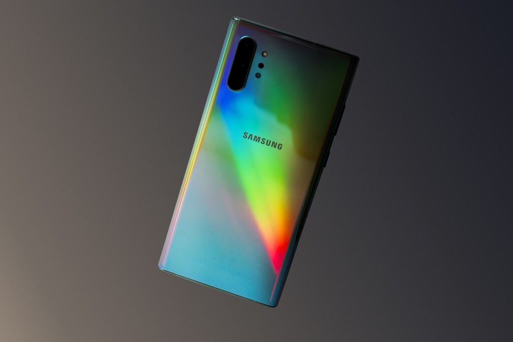 Samsung se une al club del billón de dólares. La IA lo ha hecho posible, pero también la ha convertido en su enemigo 