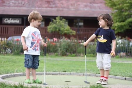 El minigolf para que los más pequeños se acerquen a este deporte