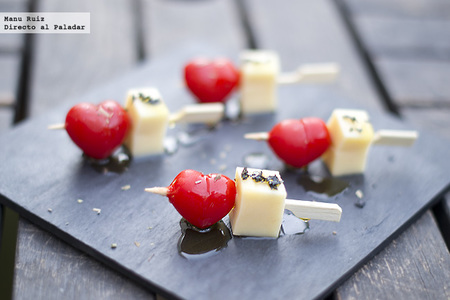 Brochetas de tomate y queso para San Valentín. Receta