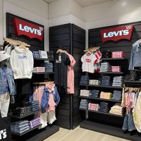 Levi's está de promoción y rebaja la blusa vaquera que hace tipazo por 25 euros