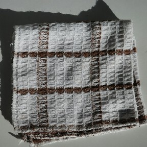 Para los trapos, paños o bayetas: el accesorio por menos de 10 euros que se instala sin tornillos y pone orden en la encimera 