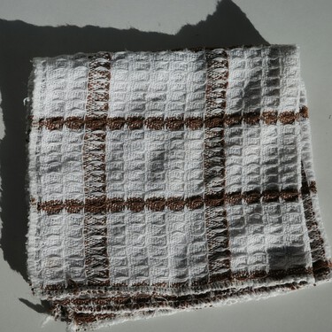 Para los trapos, paños o bayetas: el accesorio por menos de 10 euros que se instala sin tornillos y pone orden en la encimera 