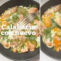 ¿Tienes un calabacín, huevos y salmón ahumado? Puedes preparar esta cena súper proteica en minutos, que además está deliciosa