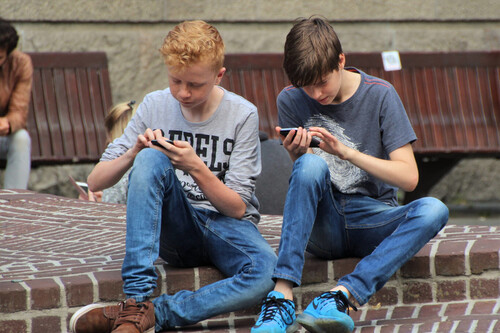 Unicef advierte sobre el “uso problemático” que hacen los adolescentes de Internet y las redes sociales 