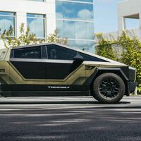 Alguien ha convertido la Tesla Cybertruck en el mítico Warthog de 'Halo' a base de pegatinas