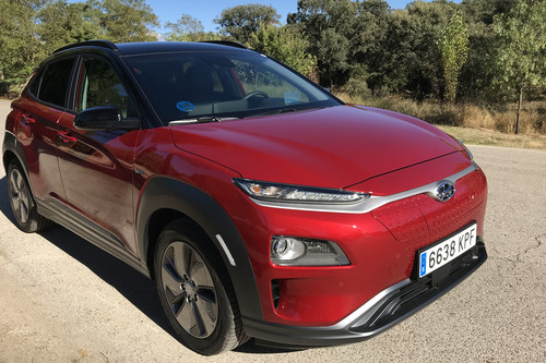 Probamos el Hyundai Kona Eléctrico que, con sus 482 km de autonomía, se adueña del territorio del Tesla Model 3