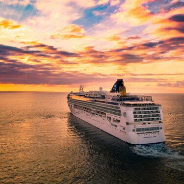 Hay un hombre que vive de crucero en crucero desde hace 25 años. Su vida sería un sueño hecho realidad si no fuera por un problema (y no es el dinero) 