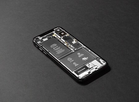 ¿Más batería o más delgadez? Un iPhone con componentes internos más pequeños permitirán a Apple jugar con el espacio, según Digitimes