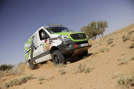 Curiosidades en Competición: una Mercedes-Benz Sprinter 4x4 para el desierto