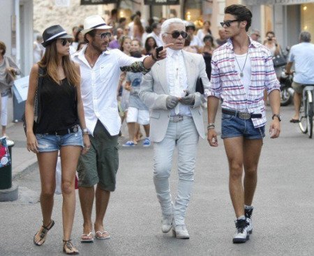 Karl Lagerfeld de vacaciones en Saint-Tropez junto a Baptiste Giabiconi