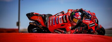 Pecco Bagnaia resiste los ataques de Marc Márquez para ganar su primera carrera de MotoGP en MotorLand