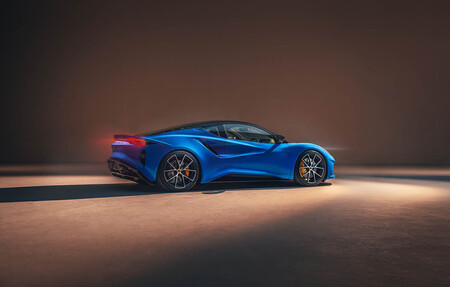 Lotus Emira 8