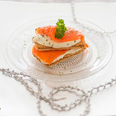 Esta preparación salada basada en salmón y queso crema será la sensación de tus aperitivos navideños: es a prueba de torpes 