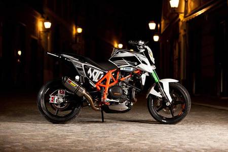 Rok Bagoroš estrena nueva montura: una KTM 690 Duke 'stunt style'