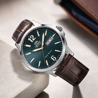 Si estás cansado de cargar el smartwatch, este reloj automático de Orient cae hoy a su precio mínimo