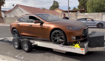 Tesla Model S V8