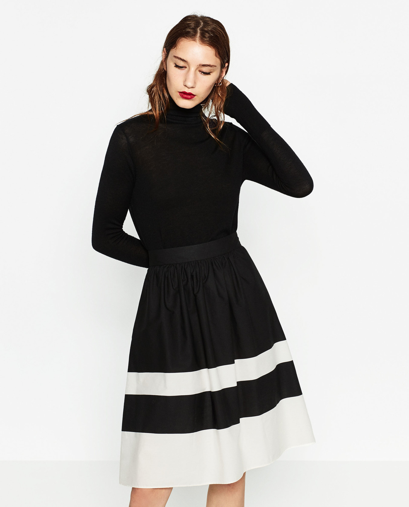 Las 15 faldas midi de Zara que desearás tener en tu armario Las 15 faldas midi de Zara que desearás tener en tu armario