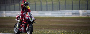 Álvaro Bautista completa un cómodo triplete en Assen y terrible accidente de Michael van der Mark