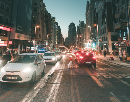 El Gobierno dibuja una hoja de ruta aún sin fecha para revisar el modelo de peajes y fomentar el coche eléctrico