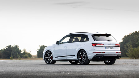 El Audi Q7 60 TFSIe quattro desembarca en España: un SUV híbrido enchufable de 456 CV por 89.460 euros