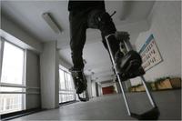 Unas botas a gasolina que permiten alcanzar los 35 km/h