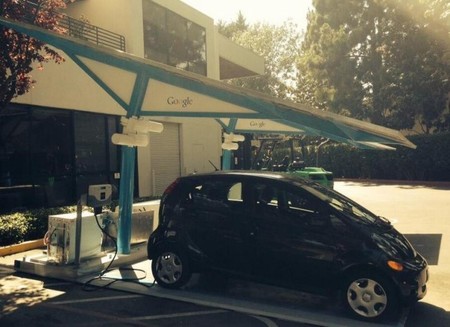 La estación de recarga autónoma que Envision Solar ha entregado a Google