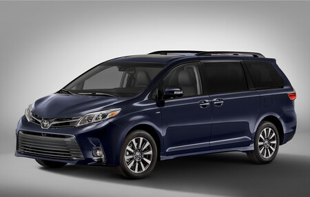 La Toyota Sienna, la miniván más barata de México, pronto sólo será híbrida: ¿aún vale la pena antes del cambio?