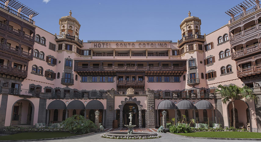 Santa Catalina, el histórico hotel canario que es como una galería de arte