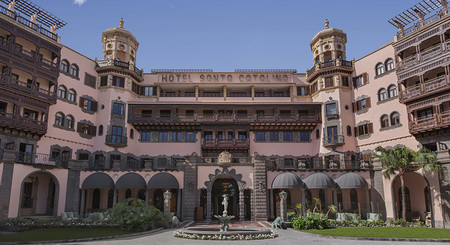 Santa Catalina, el histórico hotel canario que es como una galería de arte
