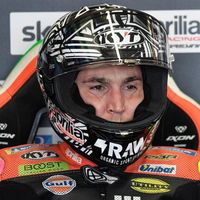 Aleix Espargaró rodó con su moto de calle en la reapertura de Montmeló: "Estoy a punto de renovar con Aprilia"