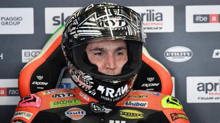 Aleix Espargaró rodó con su moto de calle en la reapertura de Montmeló: "Estoy a punto de renovar con Aprilia"